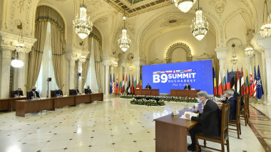 Președinții statelor participante la Summitul B9 de la București.