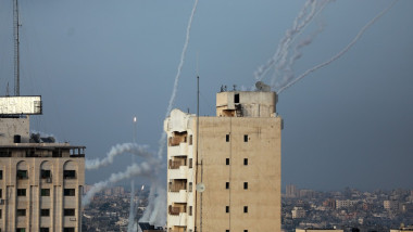Zeci de rachete au fost lansate spre Israel.