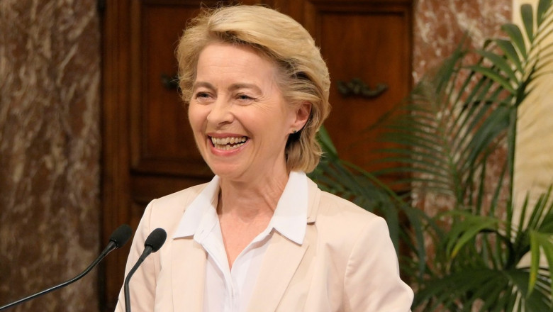 Preşedinta Comisiei Europene, Ursula von der Leyen, in fata unui microfon