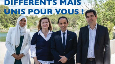 Pliant de campanie la alegerile din Franța, înfățișând două femei și doi bărbați.