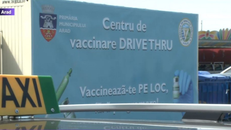 Taximetriștii au format cozi la centrul de vaccinare din Arad