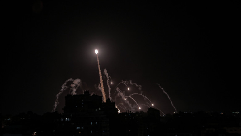 Rachete trase de Hamas din Gaza cad într-un oraș din Israel.