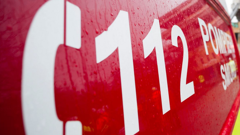 Ambulanță SMURD rosie cu numar 112 alb