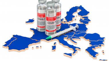 ilustratie cu harta tarilor ue pe fond alb si 3 flacoane cu vaccin anti covid