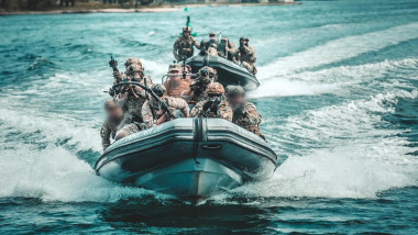 Militri români din forțele speciale participă la un exercitiu militar NATO la Marea Neagra