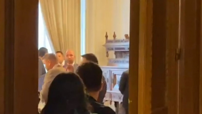 Mai mulți participanți la ziua de naștere a președintelui Camerei Deputaților, Ludovic Orban, au fost filmați fără mască