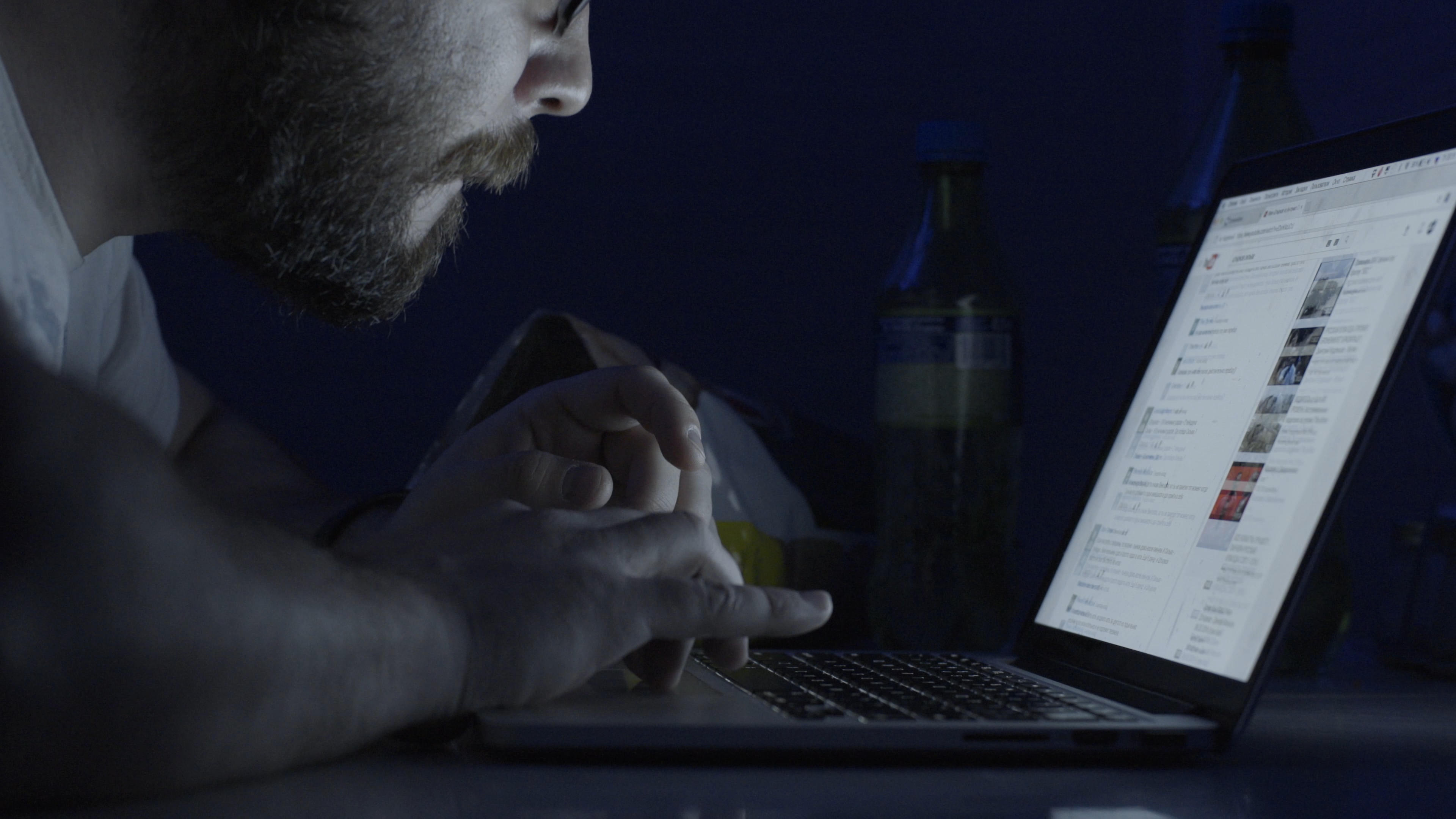 „Sextortion scam email”, un nou tip de escrocherie care vizează utilizatorii de site-uri porno. Cum acționează infractorii