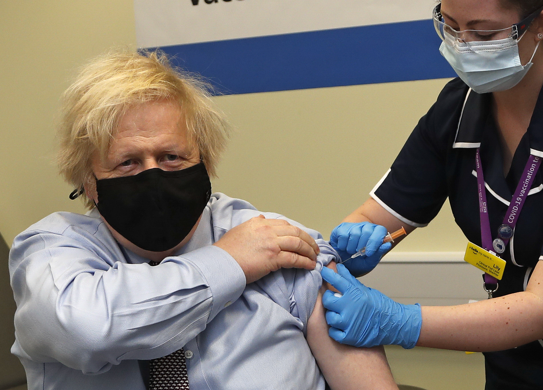 Boris Johnson a vrut să se injecteze în 2020 cu noul coronavirus în direct la TV