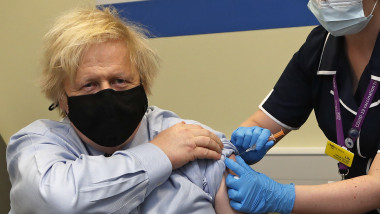 Premierul britanic Boris Johnson s-a vaccinat cu prima doză de vaccin anti-COVID Astrazeneca în martie 2021