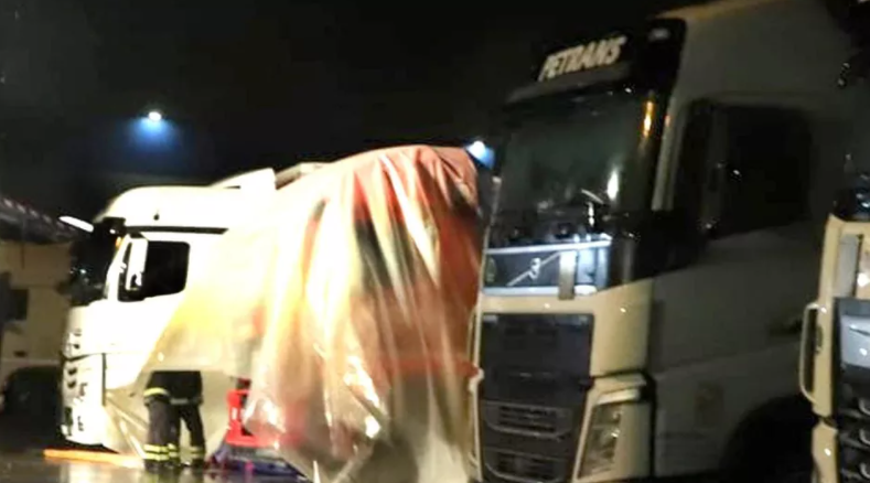 Încă un șofer român de TIR găsit mort în cabină, cu mai multe răni înjunghiate, în Italia