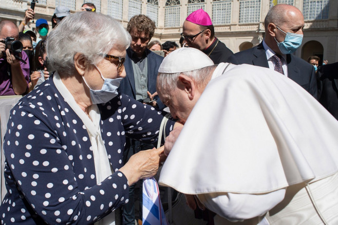 papa francisc supravietuitoare holocaust