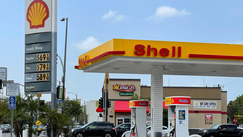 staie benzina shell cu pompe si masini