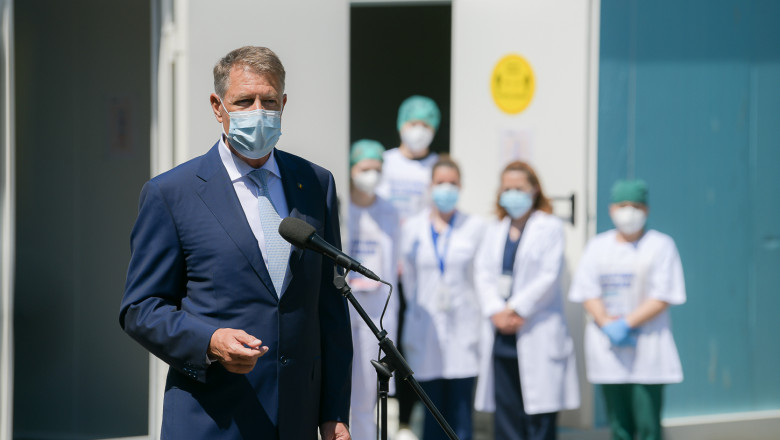 klaus iohannis în vizita la un centru de vaccinare