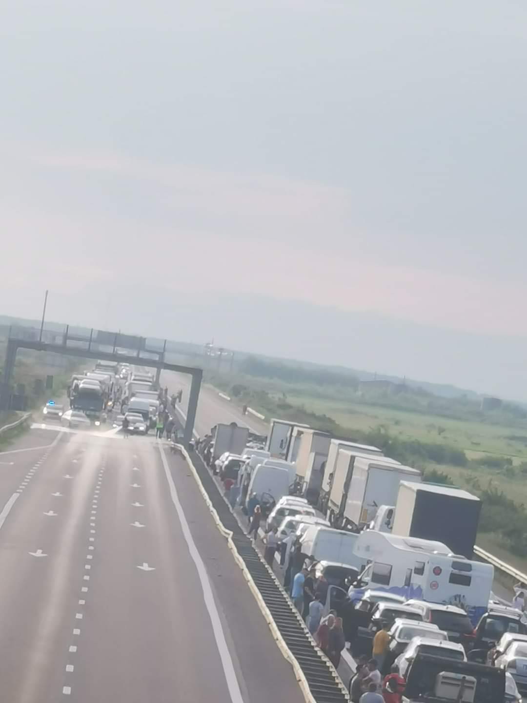 Trafic blocat și pericol de explozie, după un accident grav pe Autostrada București - Pitești