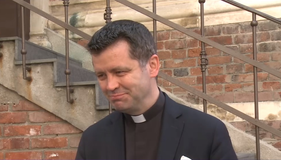 Preotul Francisc Doboș, ținta unei tentative de fraudă. Hackerii îl anunțau că va primi un pachet din Țara Sfântă