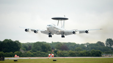 avion AWACS de supraveghere aeriană NATO