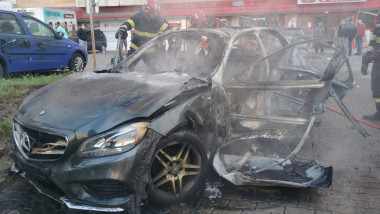 Mașina omului de afaceri din Arad a ars în întregime