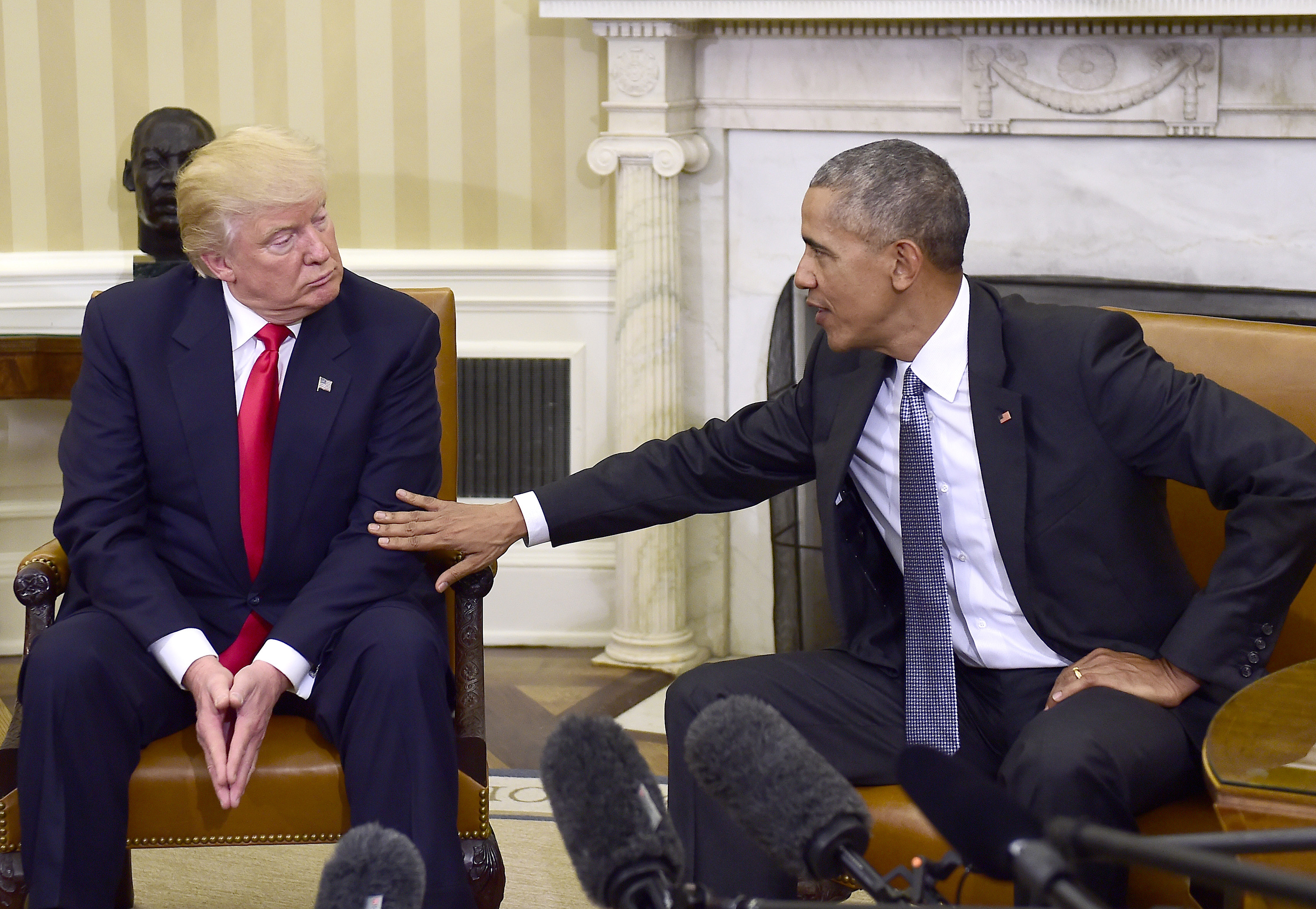Cearta președinților. Reacția furioasă a lui Trump după ce Obama a râs de decorațiunile lui de la Casa Albă. „De doi bani”