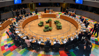liderii ue la o sedinta a consiliului european din februarie 2020