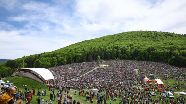 zeci de mii de oameni la pelerinaj la sumuleu ciuc