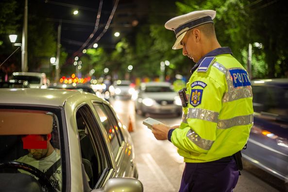 Polițiști monitorizați prin aplicații de supravegheat copiii, de un șef din IPJ Mureș. Europol: Și fosta soție avea acces la aplicație