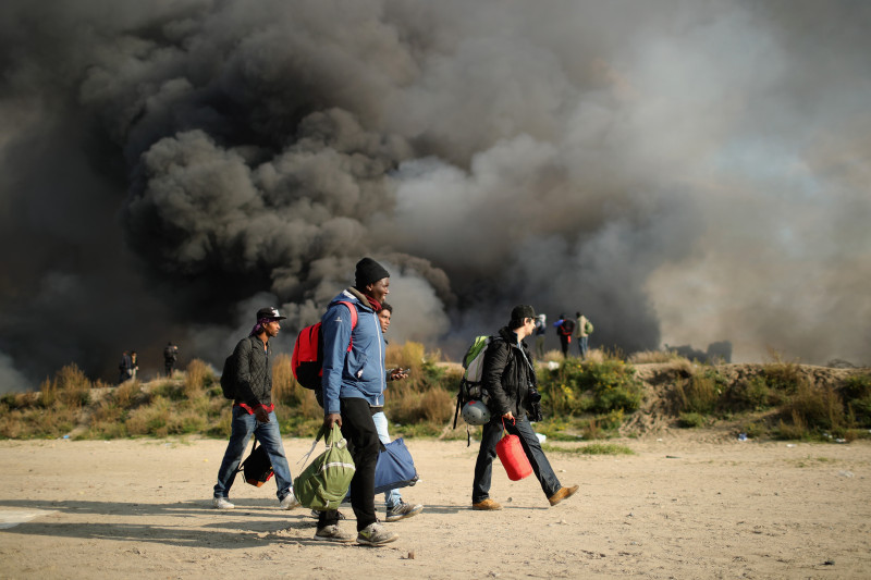 Imagine din timpul desfiinţării, de către autorităţile franceze, a junglei de la Calais, în octombrie 2016.
