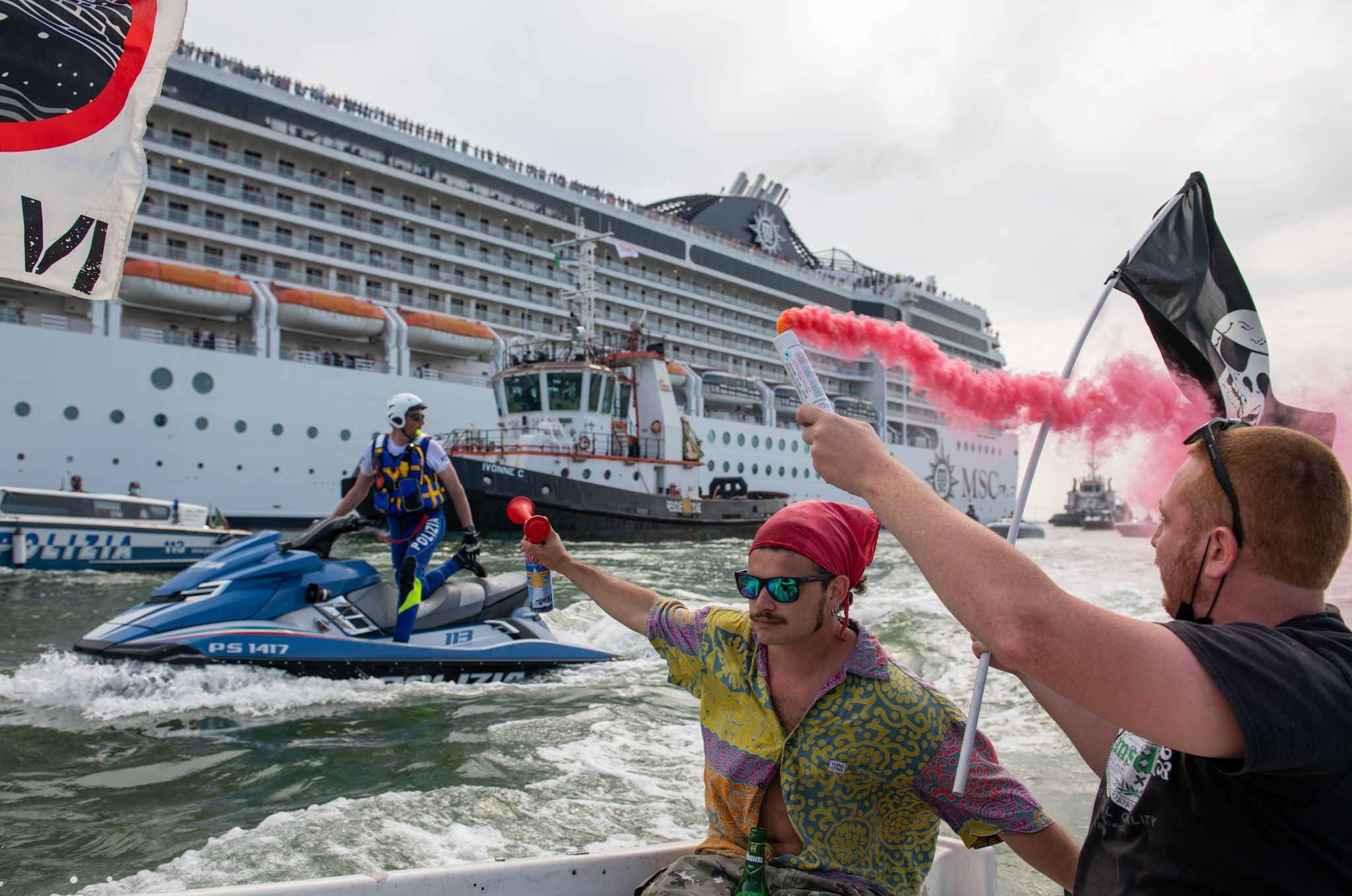 It's cheap Seem Stumble Primul vas de croazieră a plecat din Veneția după mai bine de un an în  huiduielile a mii de oameni. Mesajul protestatarilor | Digi24