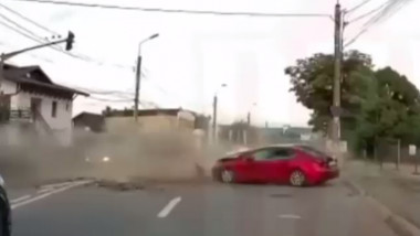 Accident între două mașini în Iași.