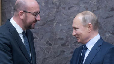 Charles Michel dă mână cu Vladimir Putin