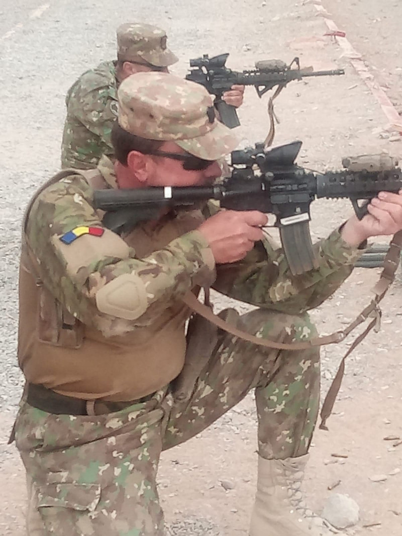 militar-roman-trageri-poligon-afganistan