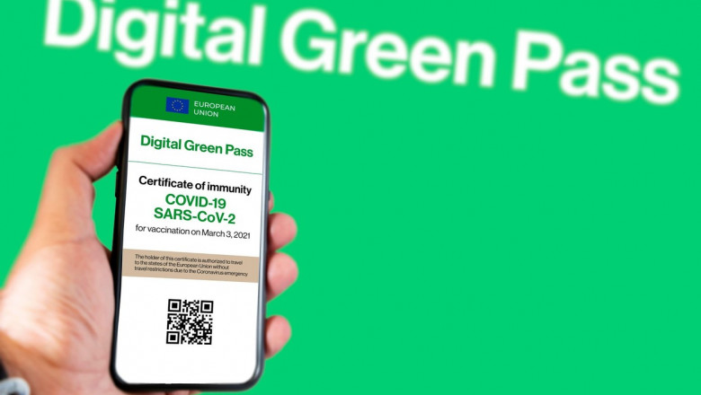 certificat verde covid in format electronic pe un telefon mobil