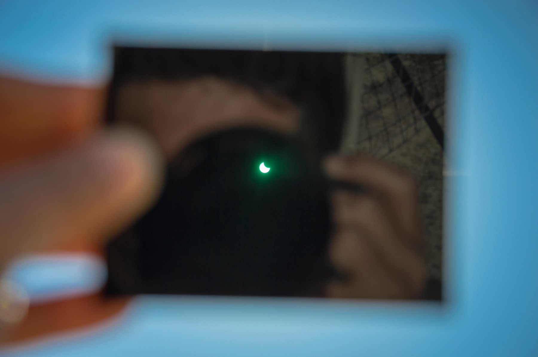 La cat incepe si cum poate fi vazuta eclipsa de Soare, care va avea loc joi