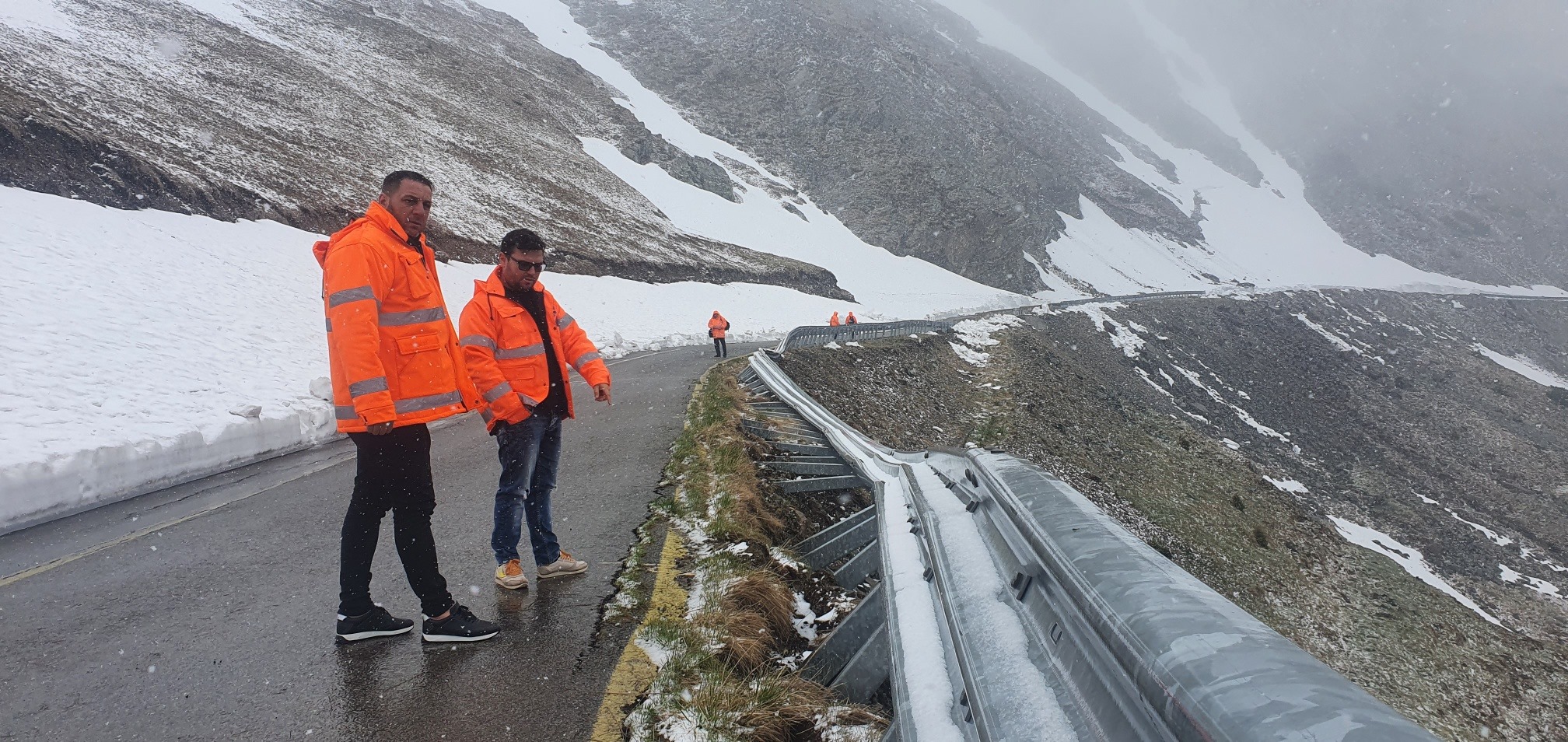 Se închide circulația pe mai multe sectoare de pe Transalpina şi Transfăgărăşan. Când intră restricția în vigoare