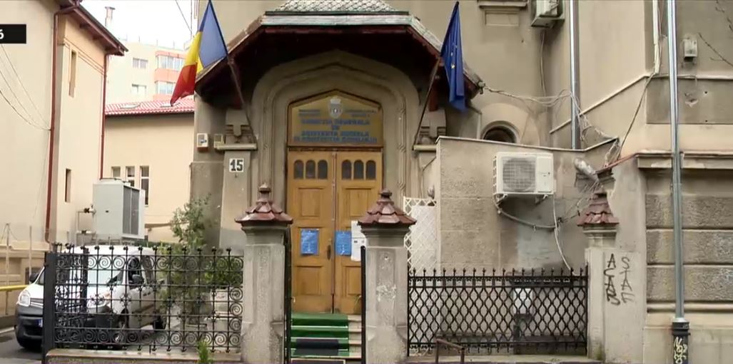 Calculatoare cumpărate cu 2.000 de euro bucata, pentru angajații de la Protecția Copilului Sector 2. Primarul a depus reclamație la DNA