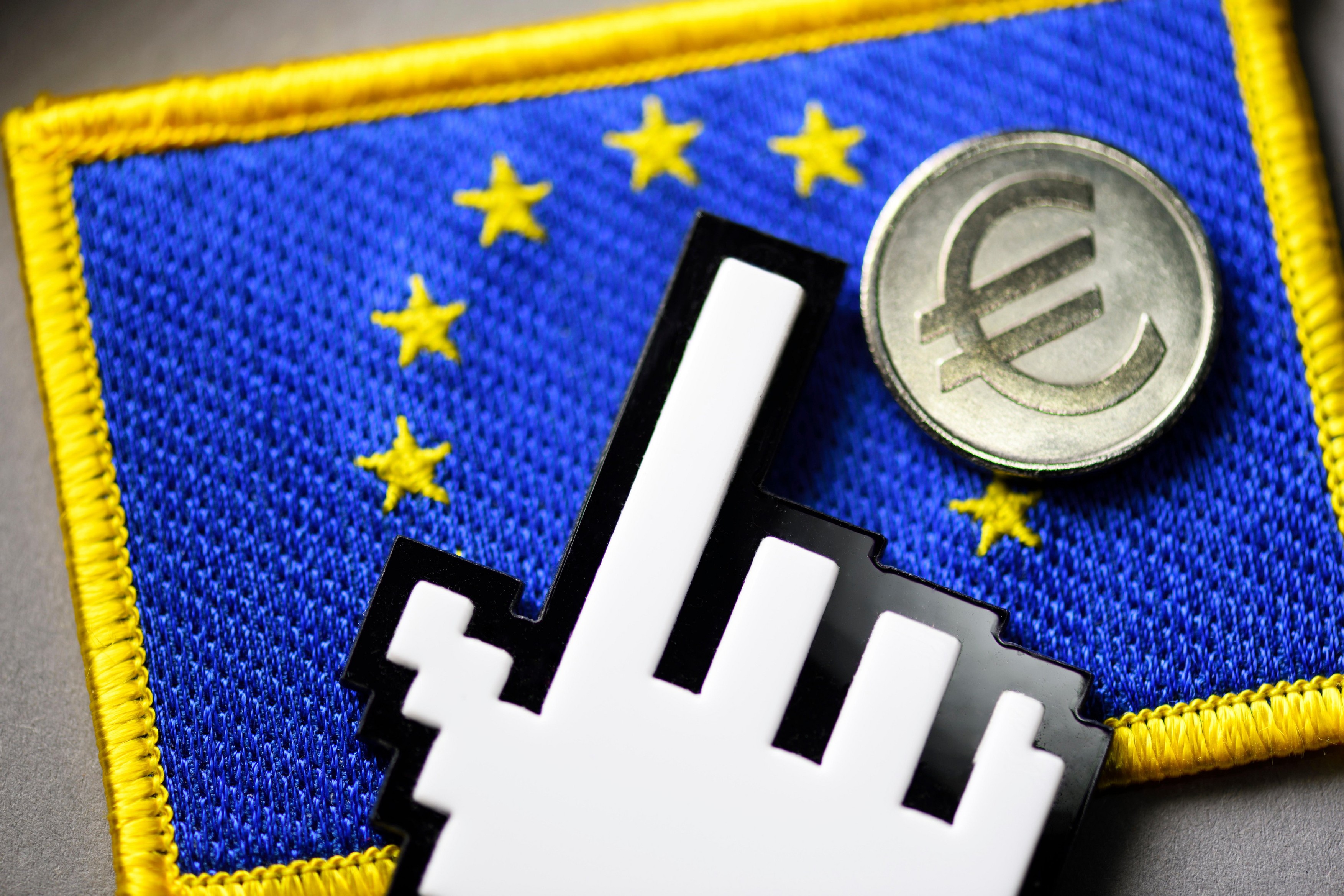 Taxarea multinaționalelor ar aduce zeci de miliarde în bugetul UE. Giganții Facebook și Alphabet plătesc acum taxe foarte mici