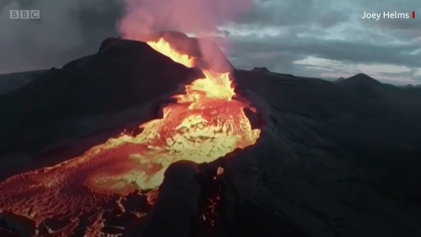 O dronă care filma erupția unui vulcan din Islanda s-a prăbușit în crater