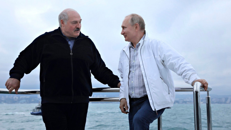 Vladimir Putin și Aleksandr Lukașenko pe un iaht