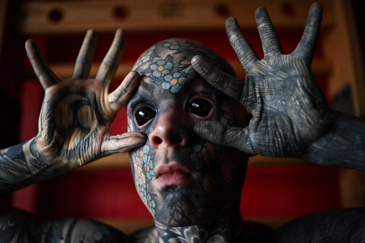 Este celebru si starneste controverse. Cui ii este frica de Freaky Hoody, cel mai tatuat profesor? - VIDEO & GALERIE FOTO