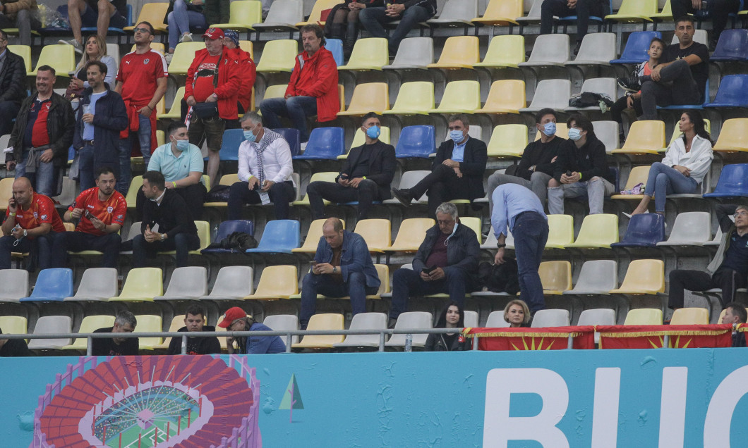 Situatie controversata la EURO 2020: Jucatori ai Generatiei de Aur, precum Hagi, trimisi la tribuna a doua, iar politicienii la VIP