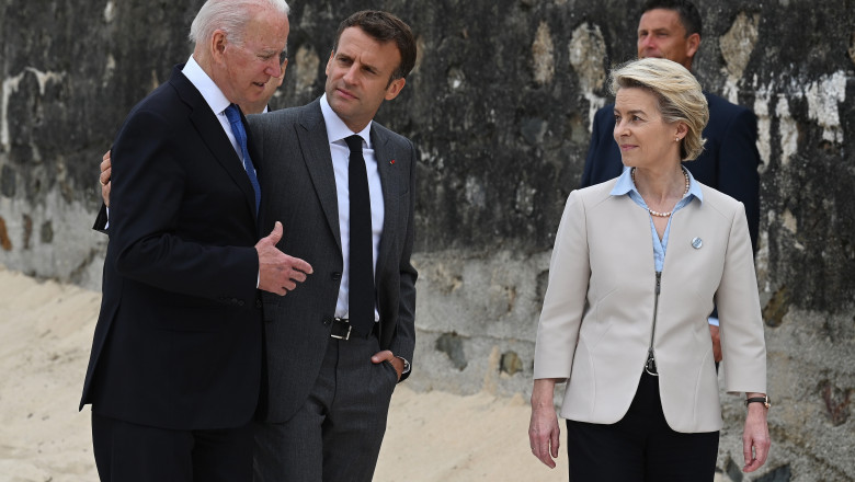 Ursula von der Leyen, Joe Biden și Emmanuel Macron la Summitul G7 din Marea Britanie.