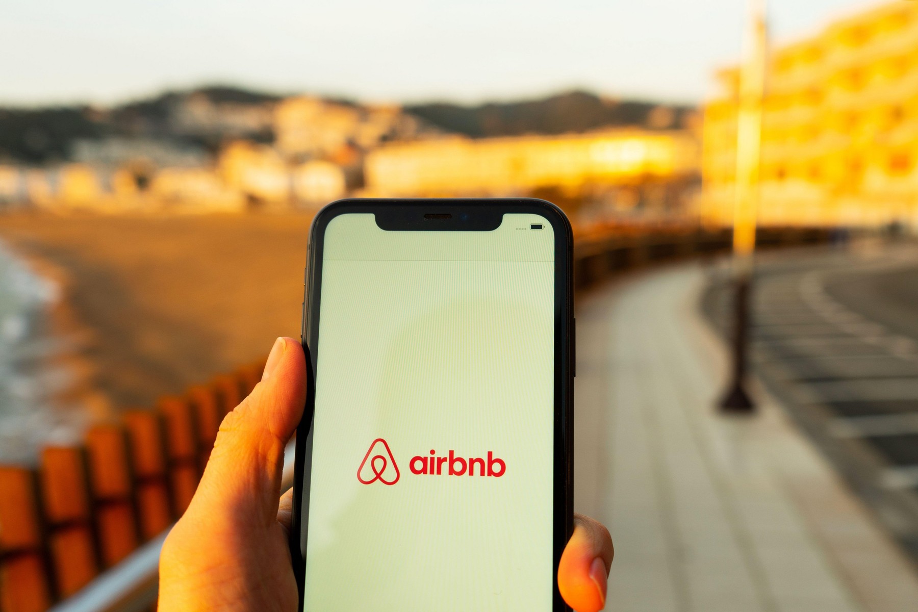 Airbnb a plătit 7 milioane de dolari unei turiste care a fost violată