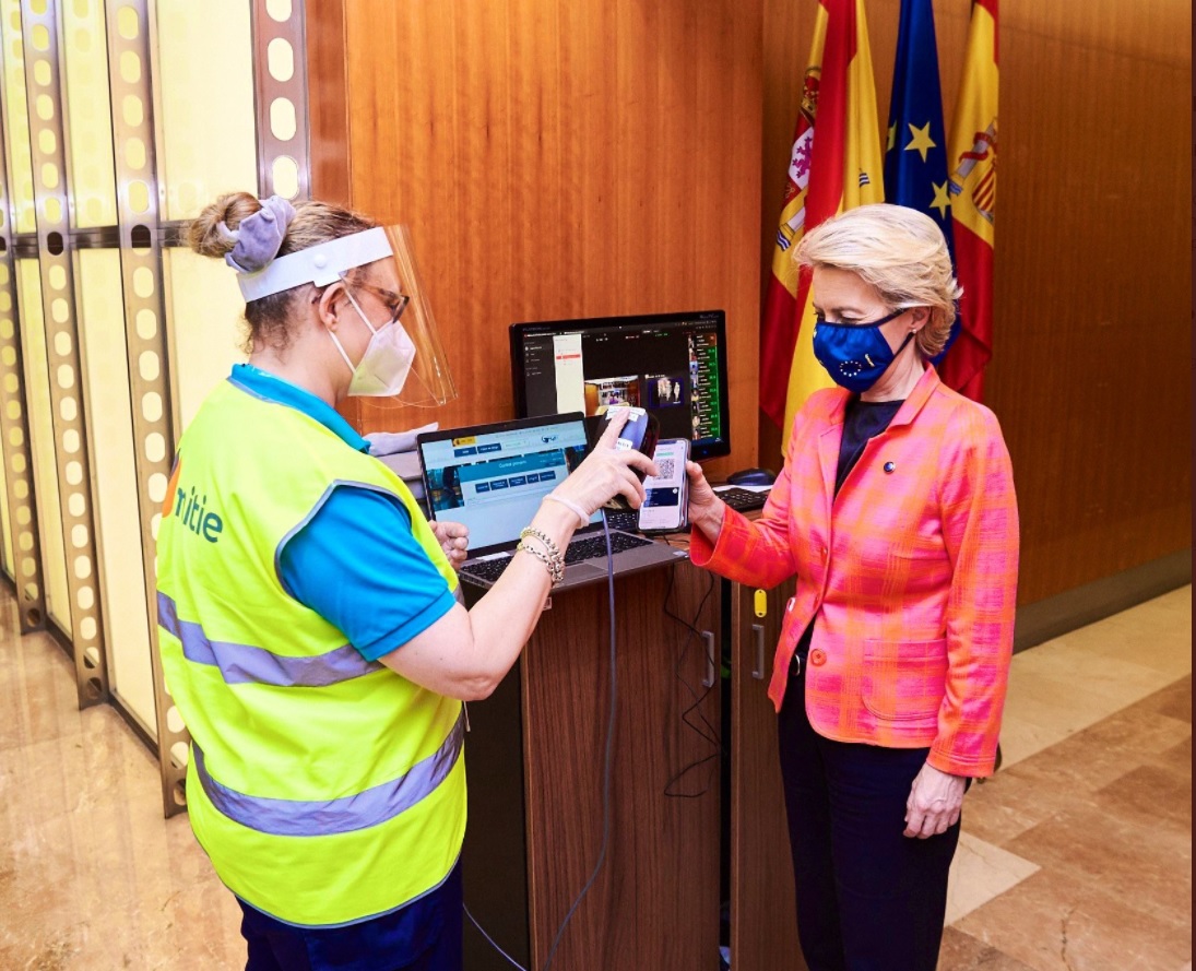 Ursula von der Leyen și-a descărcat certificatul digital Covid și începe turneul prin cele 27 de state UE