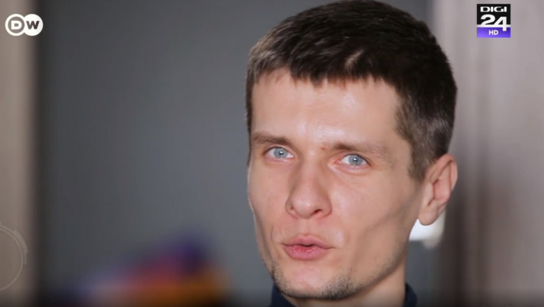 serghei fost politist rus vorbeste in fata unei camere