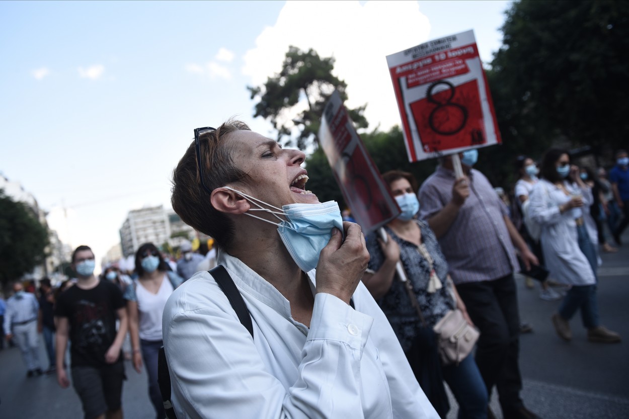 Grecii acuză Guvernul că vrea să crească programul de lucru de la 8 la 10 ore şi să elimine săptămâna de lucru de cinci zile