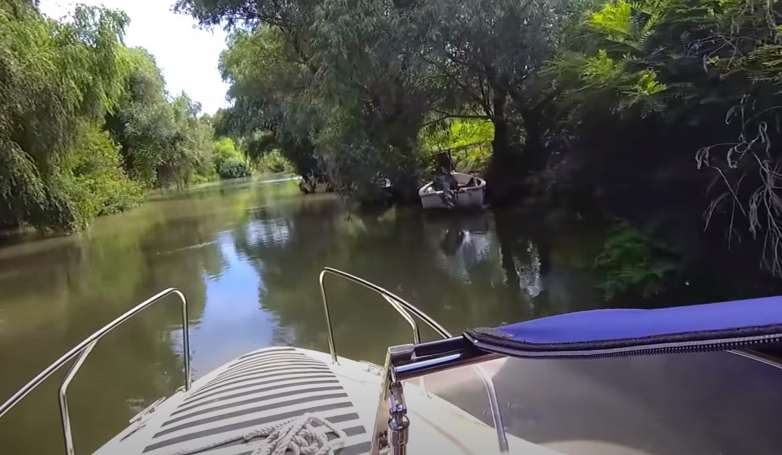 Activiștii de mediu acuză distrugerea ecosistemului în Deltă prin excursiile de o zi vândute de firmele de turism