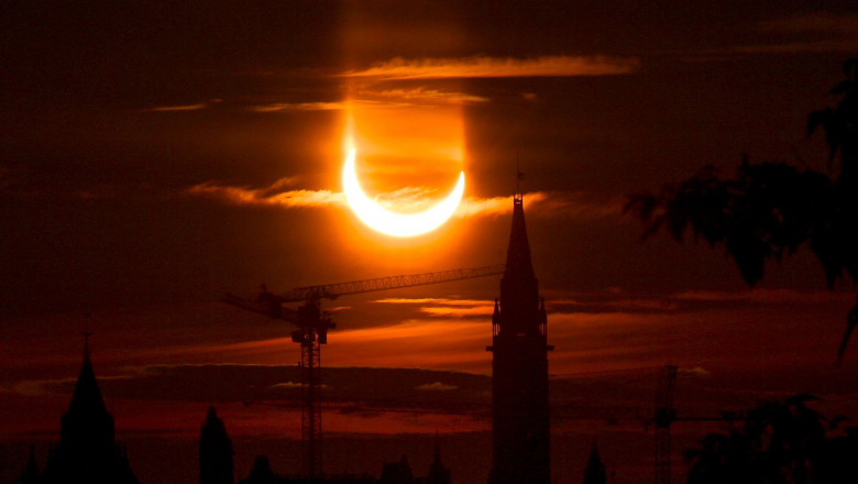 Eclipsa parțială de soare văzută din Ottawa, Canada.