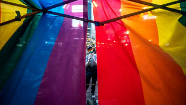 steagul LGBT pe un cort