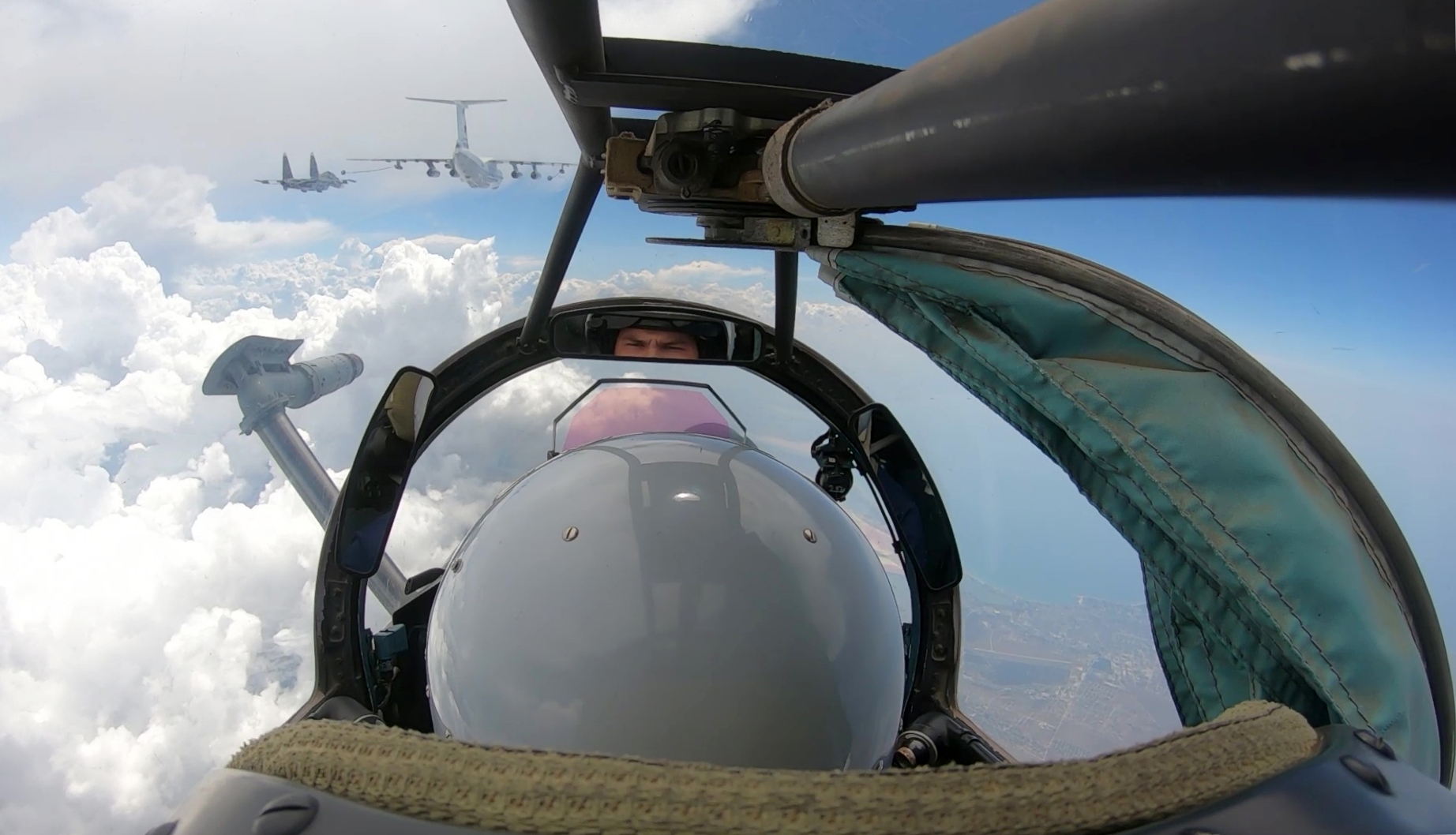 Cu trei zile înainte de Summitul NATO, Rusia a început exerciții militare în Crimeea. Un distrugător american va intra în Marea Neagră