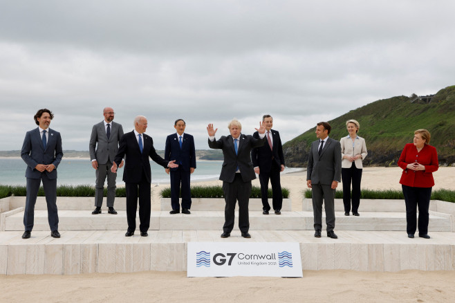 Liderii G7 Justin Trudeau, Charles Michel, Joe Biden, Yoshihide Suga, Boris Johnson, Mario Draghi, Emmanuel Macron, Ursula von der Leyen și Angela Merkel
