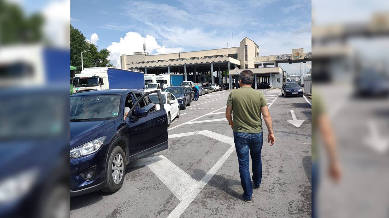 Cozi de zeci de kilometri la intrarea în Grecia. Românii care pleacă în vacanță nu se informează și nu știu ce formulare să completeze